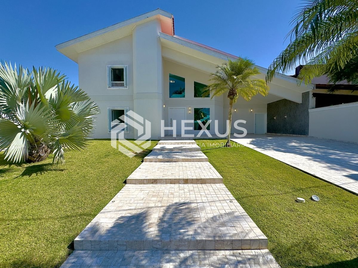 Foto 3 de Casa de alto padrão com varanda piscina e área gourmet no Jardim Acapulco, Guarujá