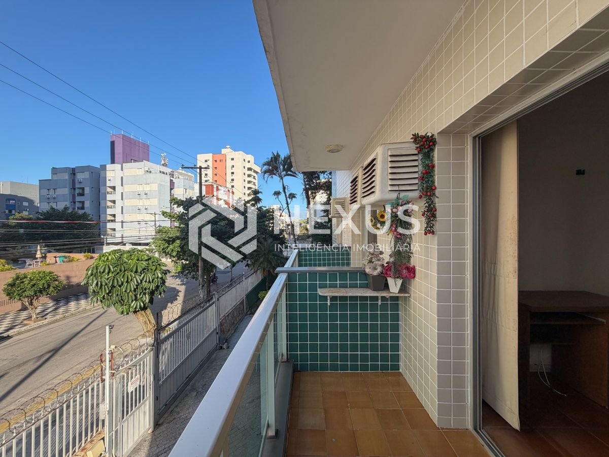 Foto 3 de Apartamento com varanda a 500m da praia na região da Vila Julia na Enseada, Guarujá