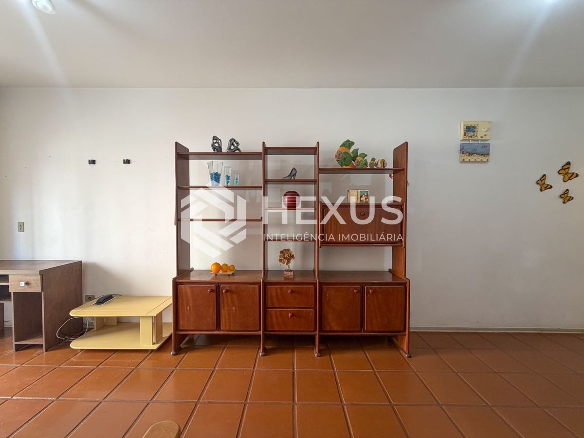 Foto 4 de Apartamento com varanda a 500m da praia na região da Vila Julia na Enseada, Guarujá