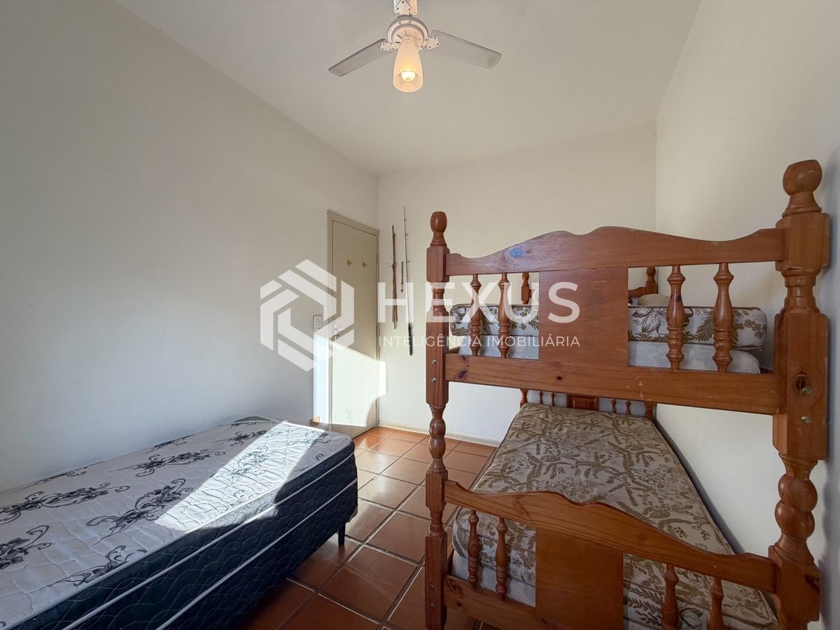 Foto 5 de Apartamento com varanda a 500m da praia na região da Vila Julia na Enseada, Guarujá