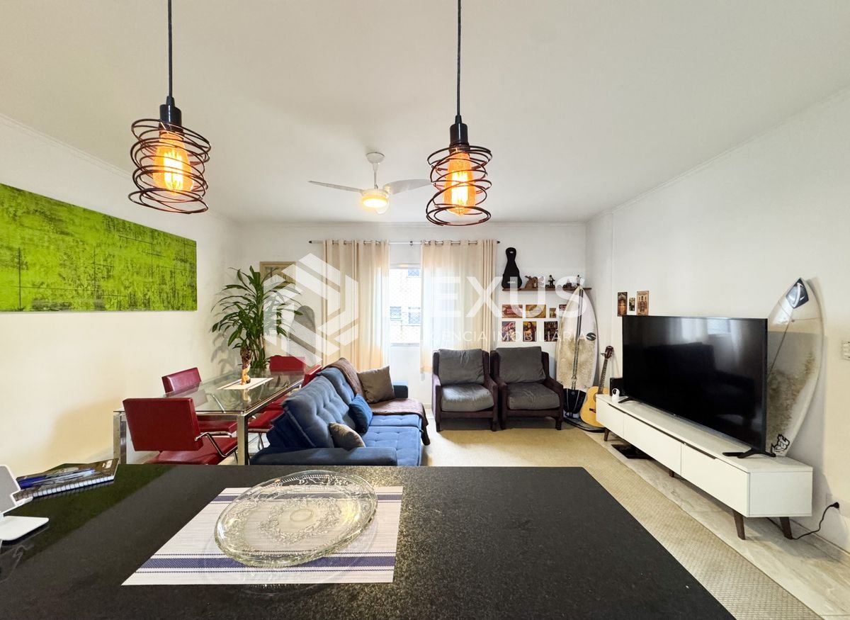 Foto 3 de Apartamento reformado a 250m da praia no Jardim Astúrias, Guarujá
