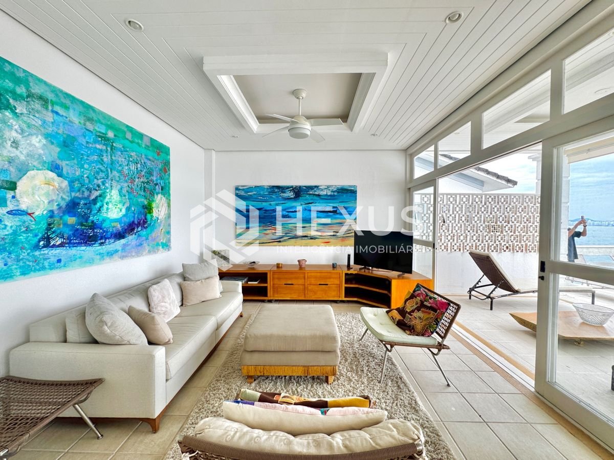 Foto 4 de Casa frente mar com piscina e área gourmet no Condomínio Península na Praia da Enseada, Guaruja