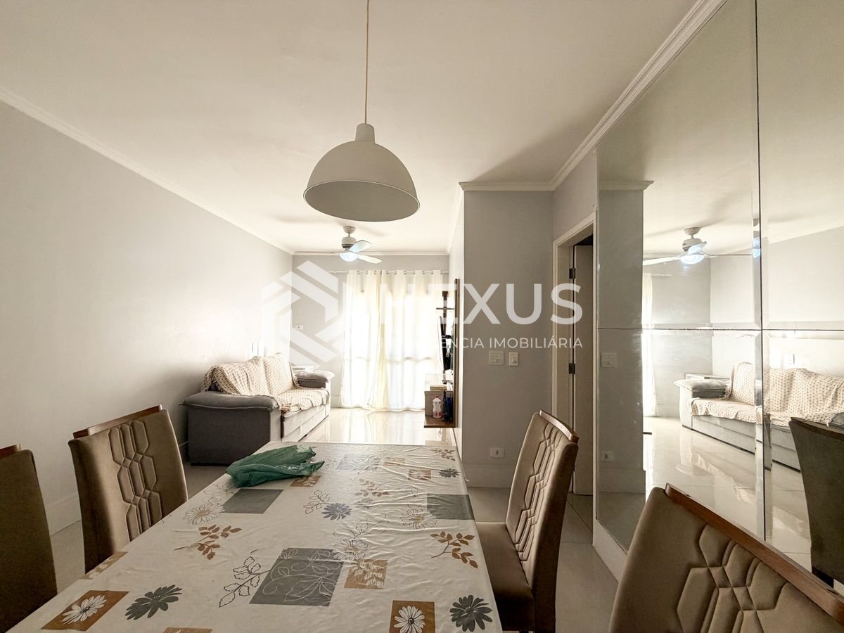 Foto 4 de Apartamento reformado com varanda e lazer no Jardim São Miguel na Enseada, Guarujá