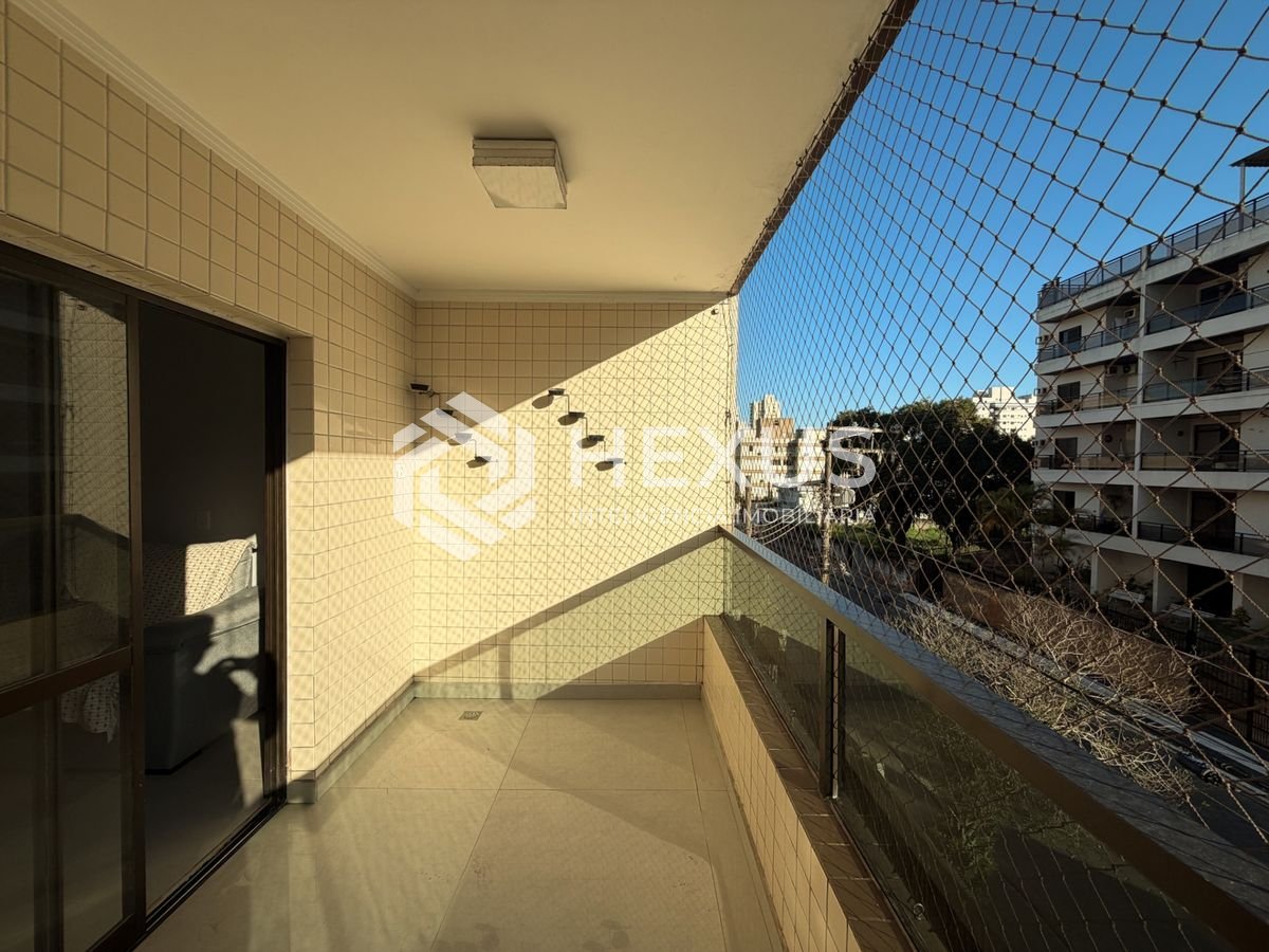 Foto 2 de Apartamento reformado com varanda e lazer no Jardim São Miguel na Enseada, Guarujá