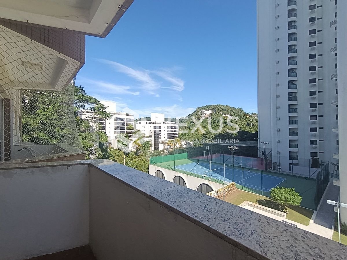 Foto 3 de Apartamento com varanda e lazer a 300m da praia na região do Tortugas na Enseada, Guarujá