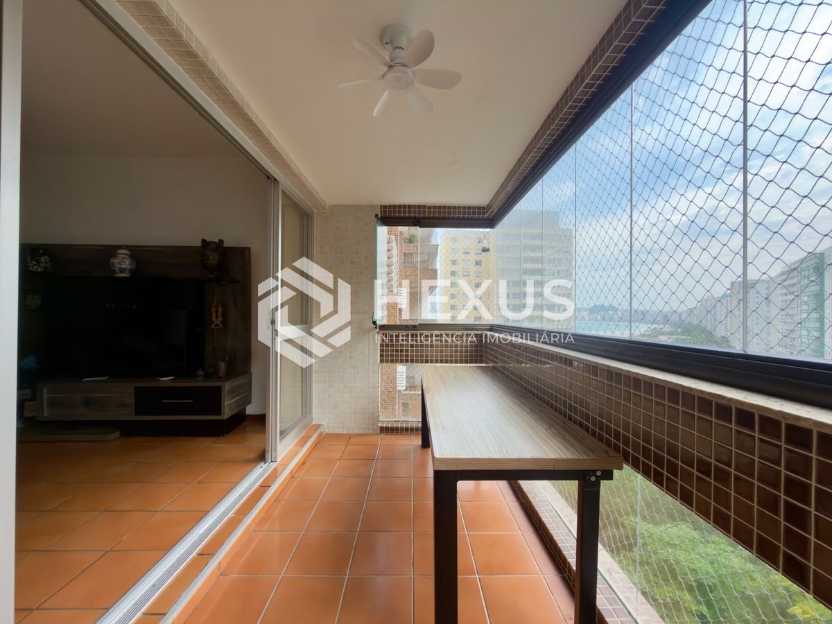 Foto 3 de Apartamento beira mar com varanda vista mar e lazer nas Pitangueiras, Guarujá