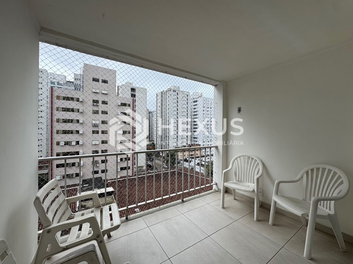 Foto 4 de Apartamento reformado com varanda e lazer a 1 quadra da praia na região da Barra Funda nas Pitangueiras, Guarujá
