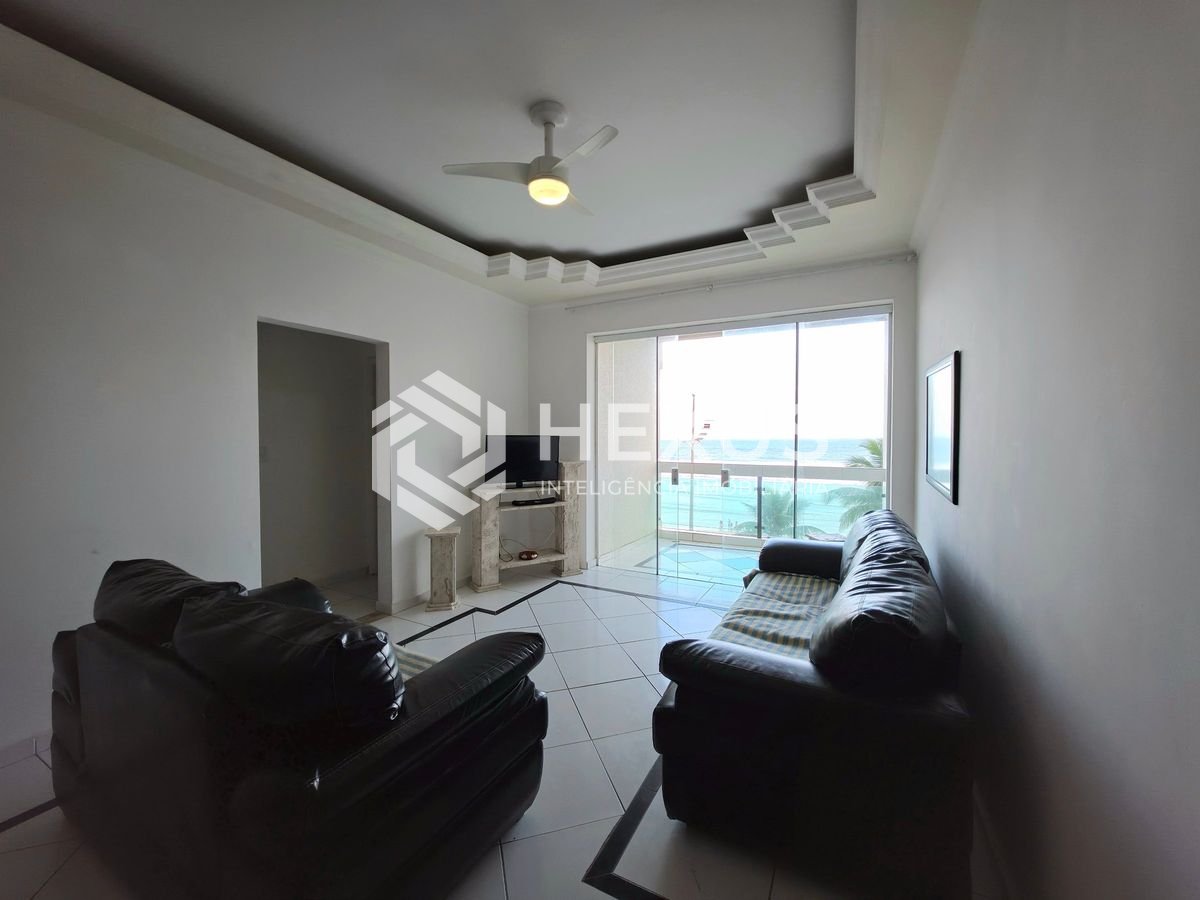 Foto 3 de Apartamento reformado frente mar com varanda vista mar nas Pitangueiras, Guarujá
