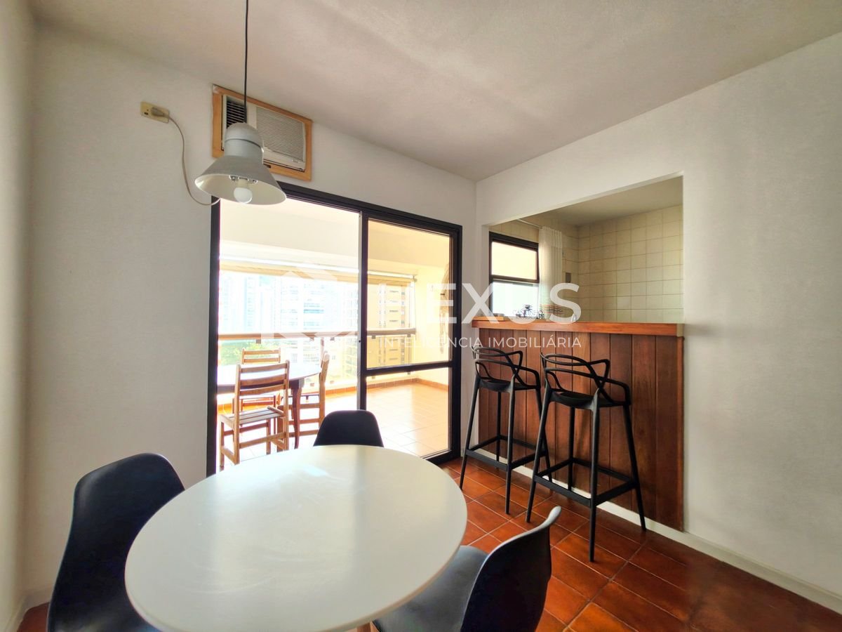 Foto 4 de Apartamento com varanda e lazer a 1 quadra da praia na região da Barra Funda nas Pitangueiras, Guarujá