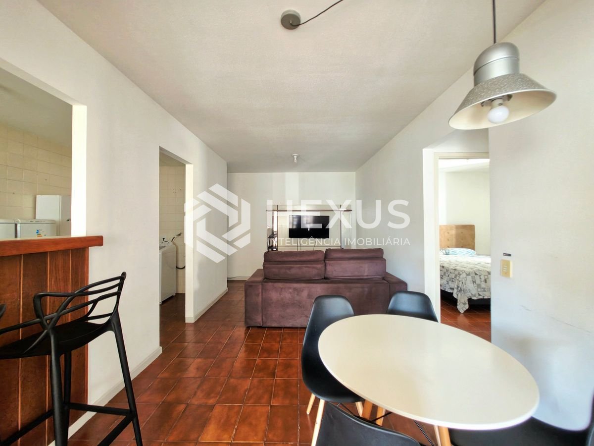 Foto 3 de Apartamento com varanda e lazer a 1 quadra da praia na região da Barra Funda nas Pitangueiras, Guarujá