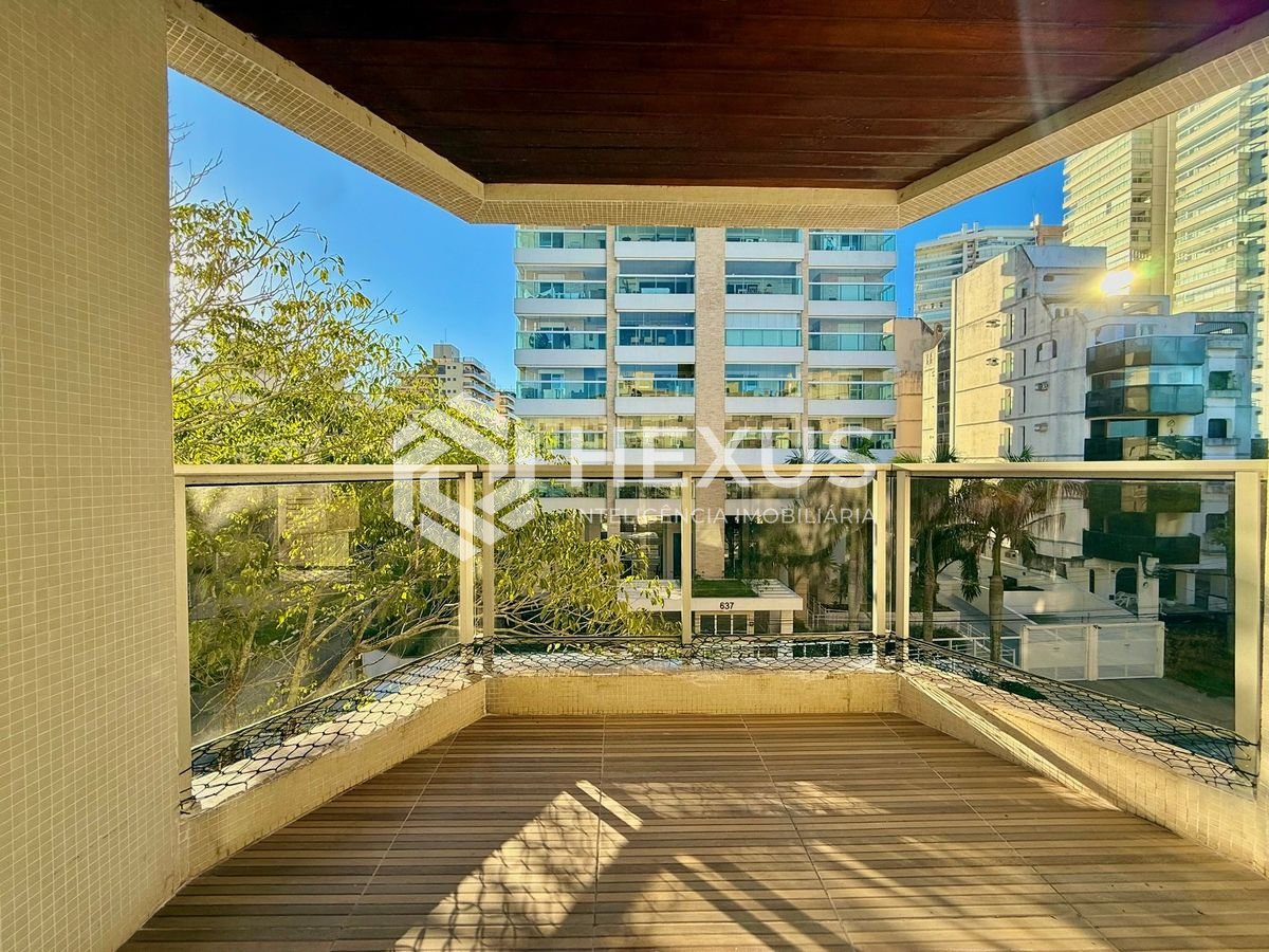 Foto 5 de Apartamento com varanda e lazer a 200m da praia na região da Acqua Mundo na Enseada, Guarujá