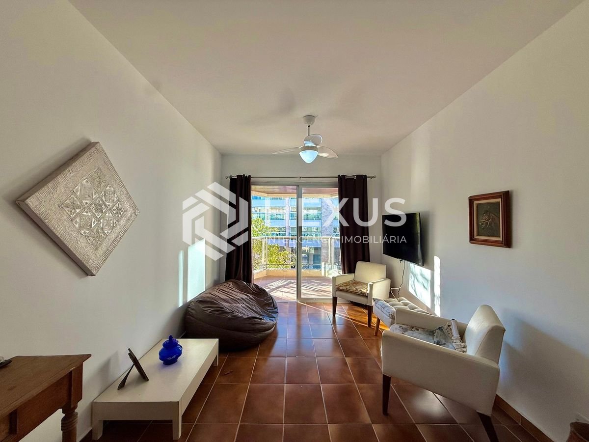 Foto 3 de Apartamento com varanda e lazer a 200m da praia na região da Acqua Mundo na Enseada, Guarujá