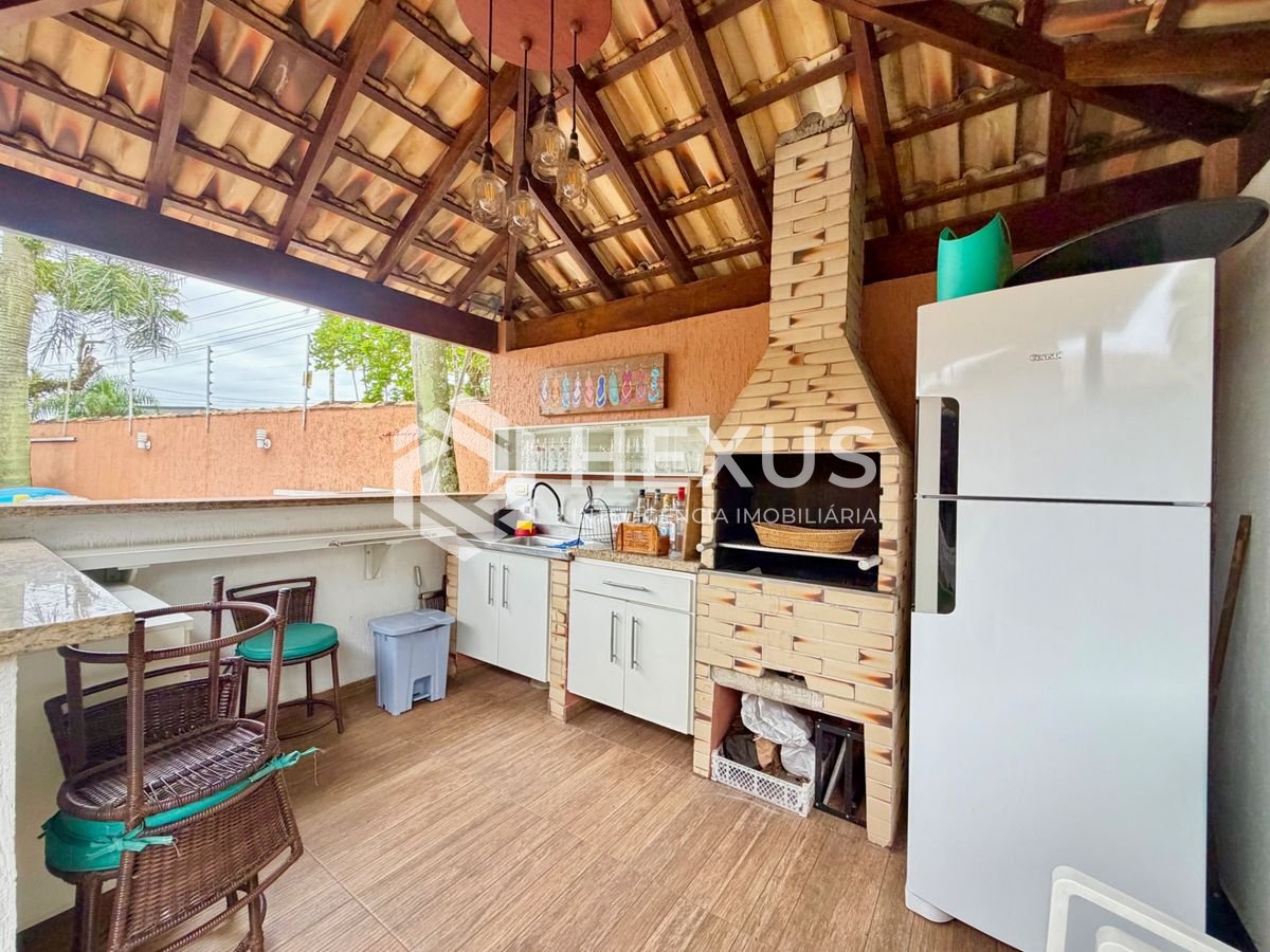 Foto 4 de Casa reformada com varanda piscina e área gourmet em Jardim Virgínia, Guarujá