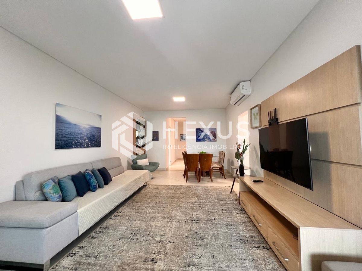 Foto 3 de Apartamento reformado com varanda e lazer a 250m da praia na região da Brunella na Enseada, Guarujá