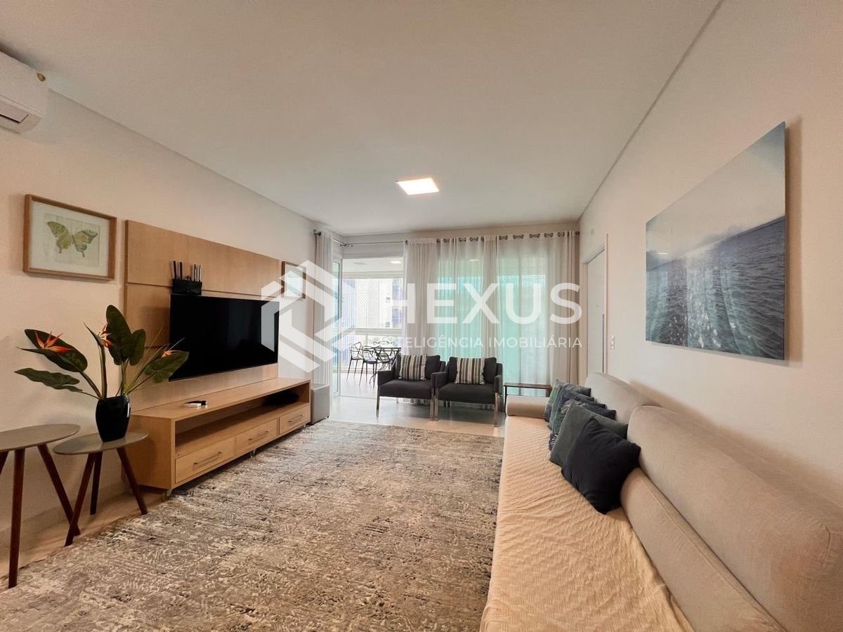 Foto 5 de Apartamento reformado com varanda e lazer a 250m da praia na região da Brunella na Enseada, Guarujá