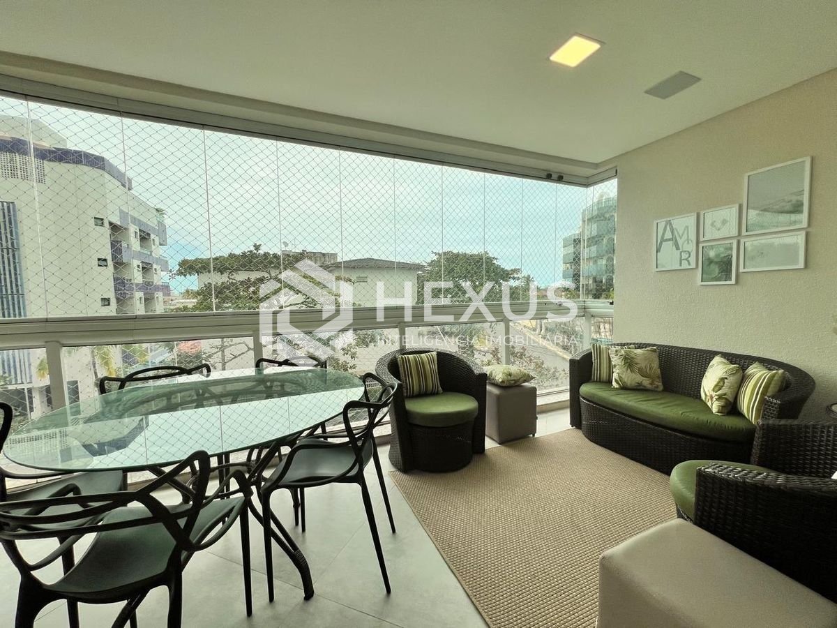 Foto 4 de Apartamento reformado com varanda e lazer a 250m da praia na região da Brunella na Enseada, Guarujá
