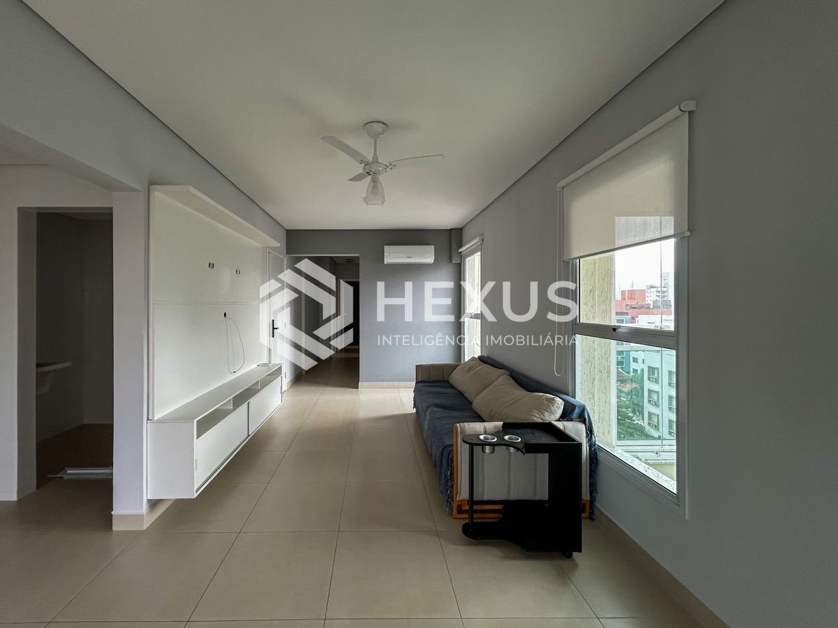 Foto 4 de Apartamento com varanda e lazer a 300m da praia na região da Brunella na Enseada, Guarujá