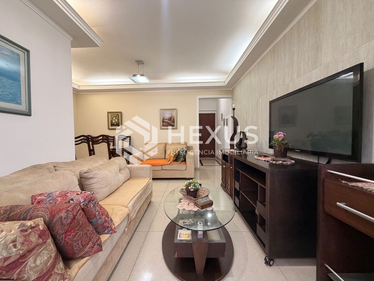 Foto 4 de Apartamento reformado com varanda a 300m da praia na Enseada, Guarujá