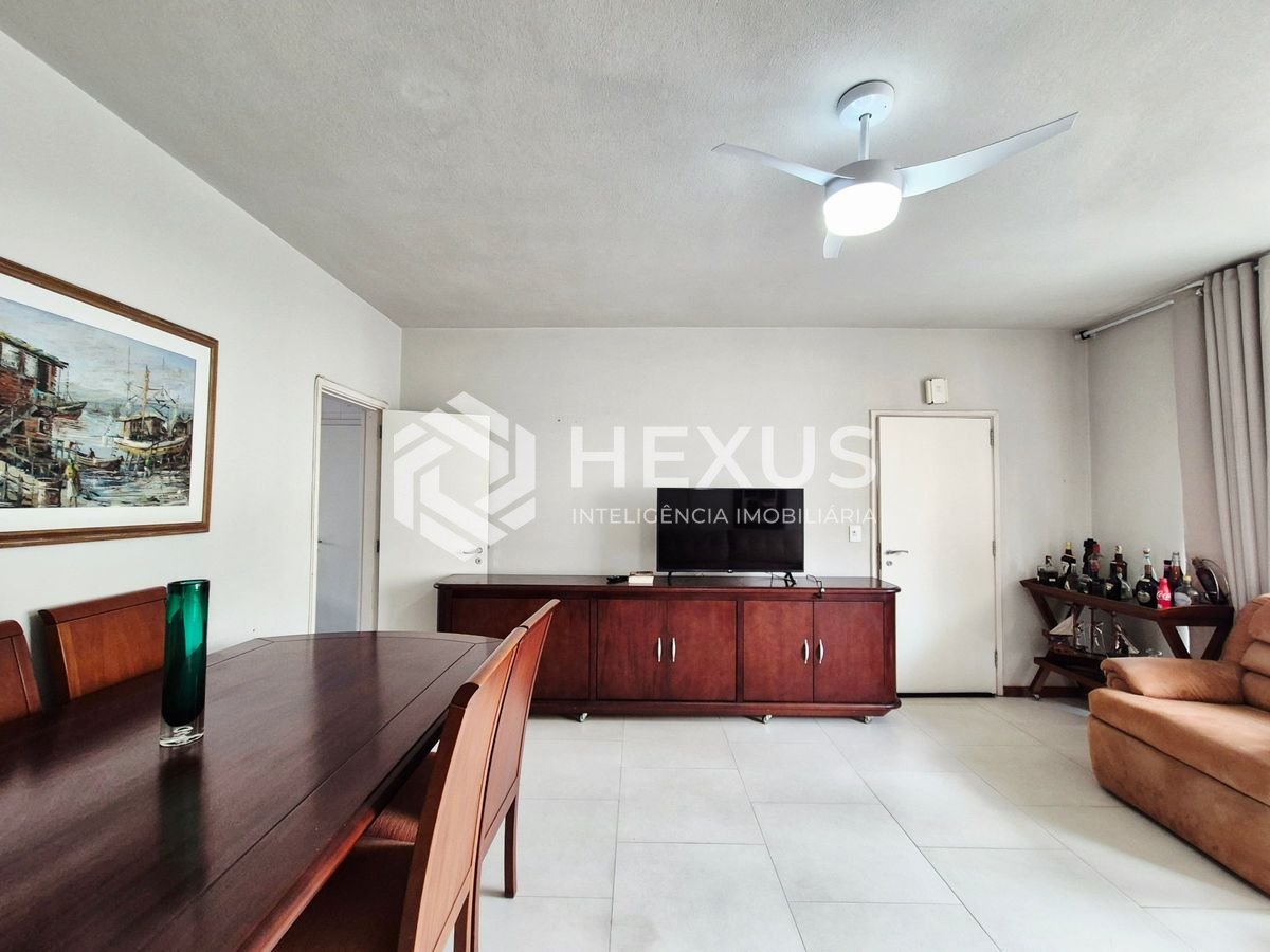 Foto 4 de Apartamento com varanda vista mar a 1 quadra da praia nas Pitangueiras, Guarujá