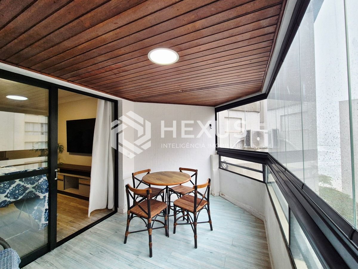 Foto 3 de Apartamento com varanda vista mar e lazer nas Pitangueiras, Guarujá