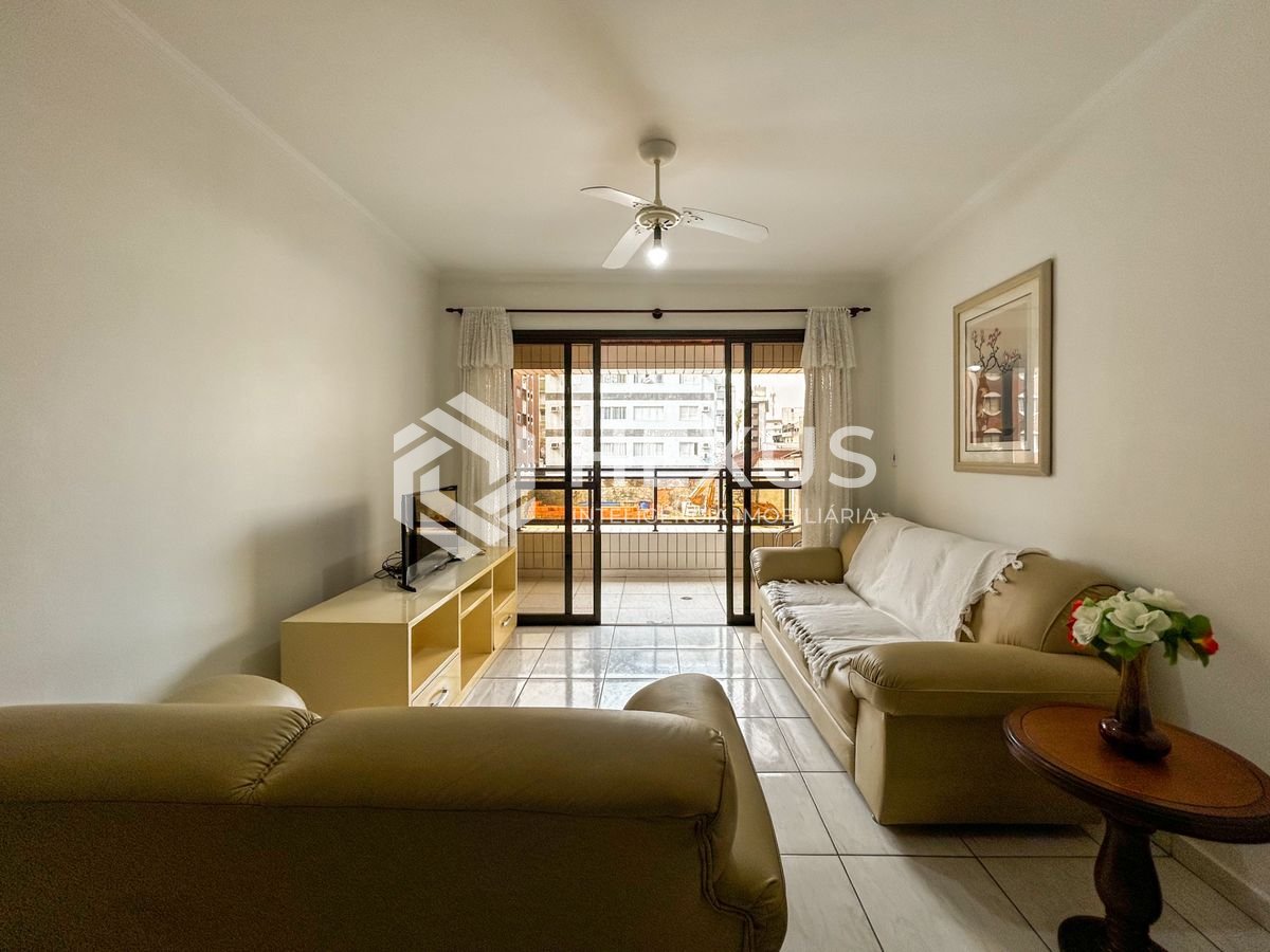 Foto 4 de Apartamento com varanda a 600m da praia na Região do Casagrande na Enseada, Guarujá