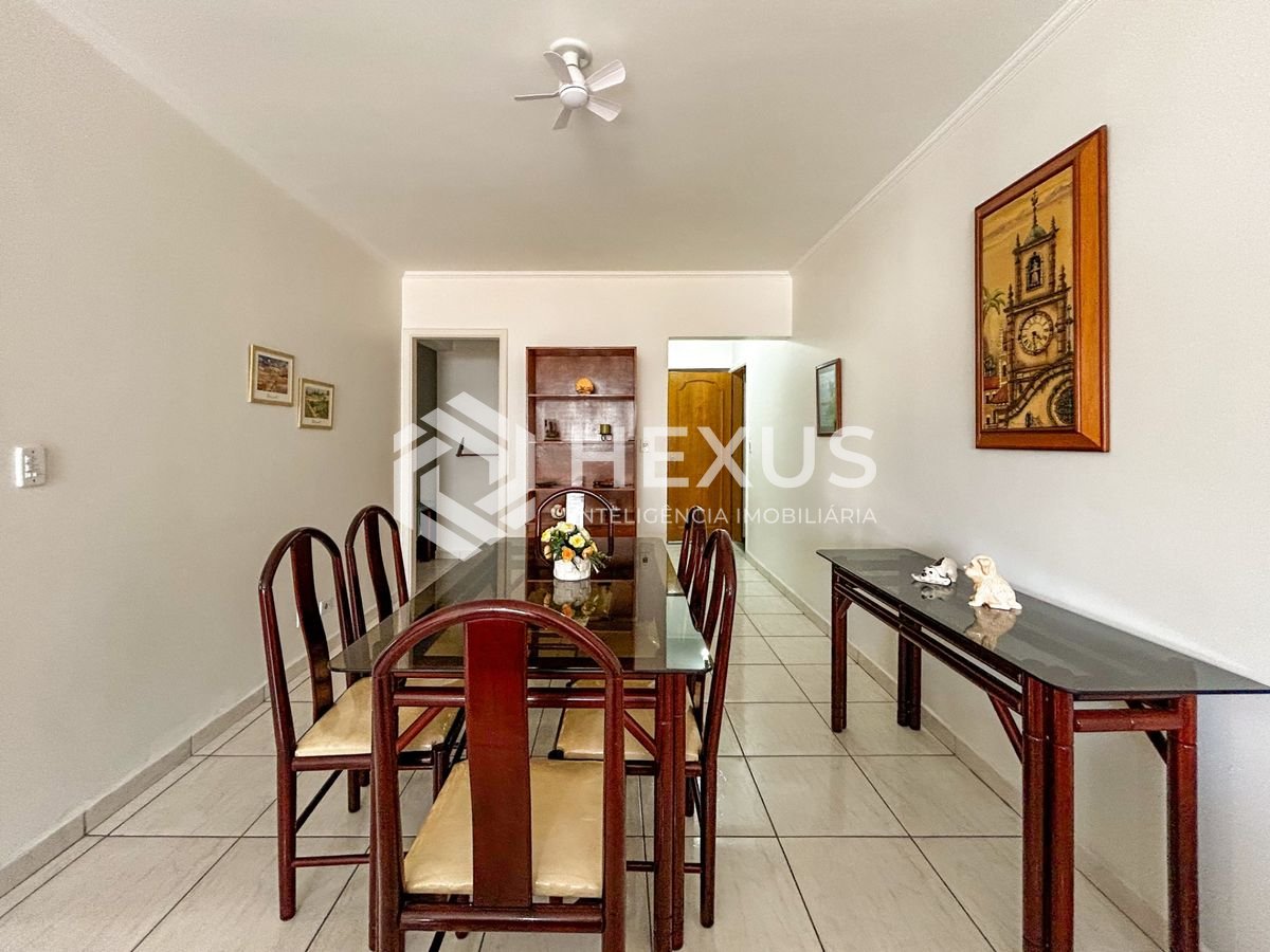 Foto 3 de Apartamento com varanda a 600m da praia na Região do Casagrande na Enseada, Guarujá