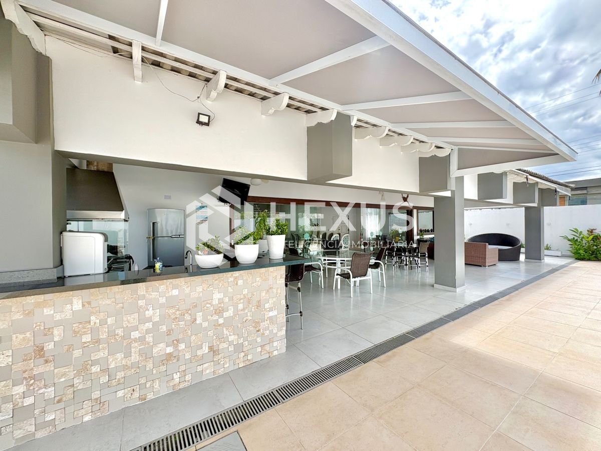 Foto 3 de Casa reformada com varanda piscina e área gourmet no Acapulco, Guarujá