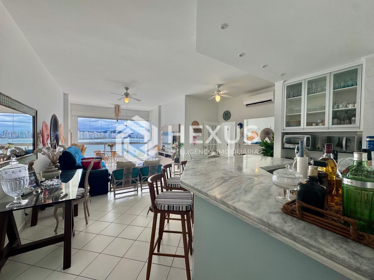 Foto 5 de Apartamento reformado frente mar com varanda vista mar e lazer no Jardim Astúrias, Guarujá