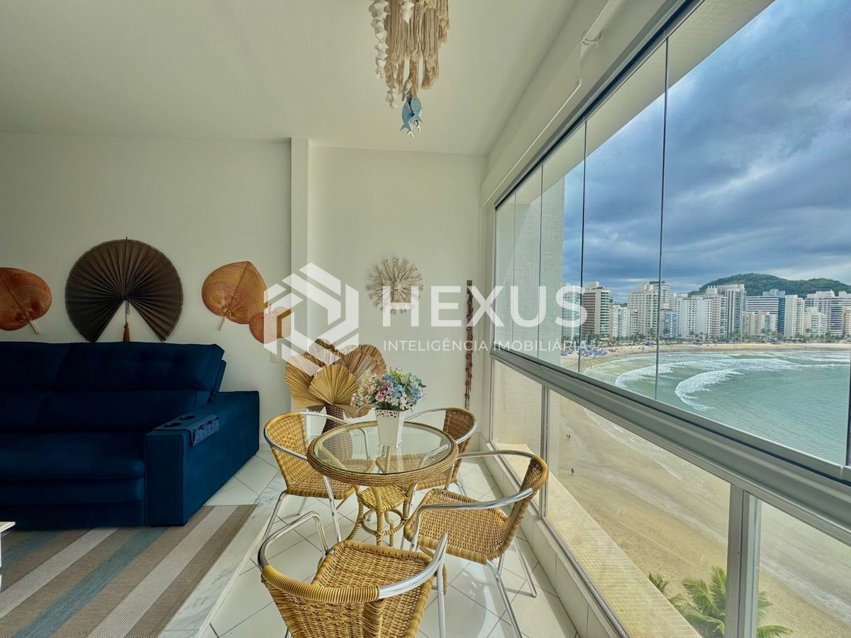 Foto 2 de Apartamento reformado frente mar com varanda vista mar e lazer no Jardim Astúrias, Guarujá