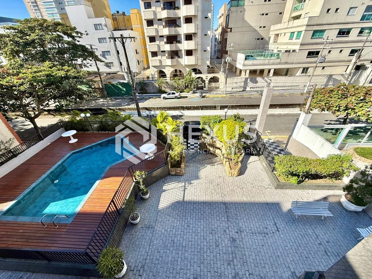 Foto 5 de Apartamento com varanda e lazer a 350m da praia na Enseada, Guarujá