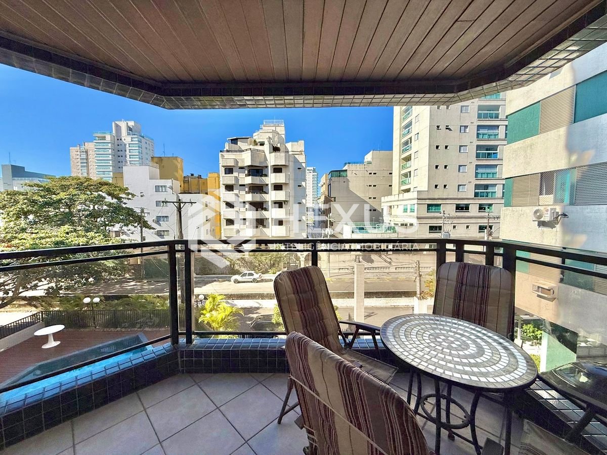Foto 4 de Apartamento com varanda e lazer a 350m da praia na Enseada, Guarujá