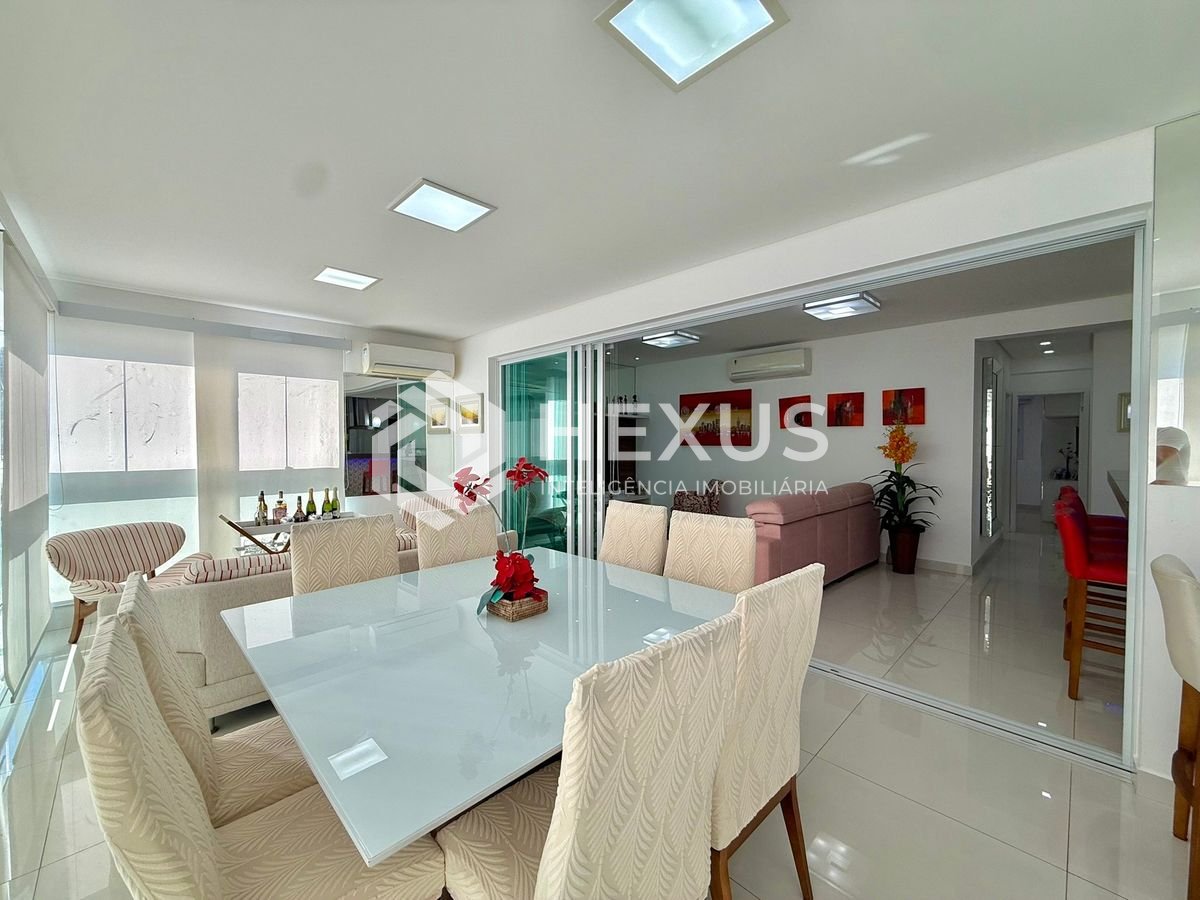 Foto 5 de Apartamento reformado com varanda gourmet vista mar e lazer a 350m da praia na região da Brunela na Enseada, Guarujá