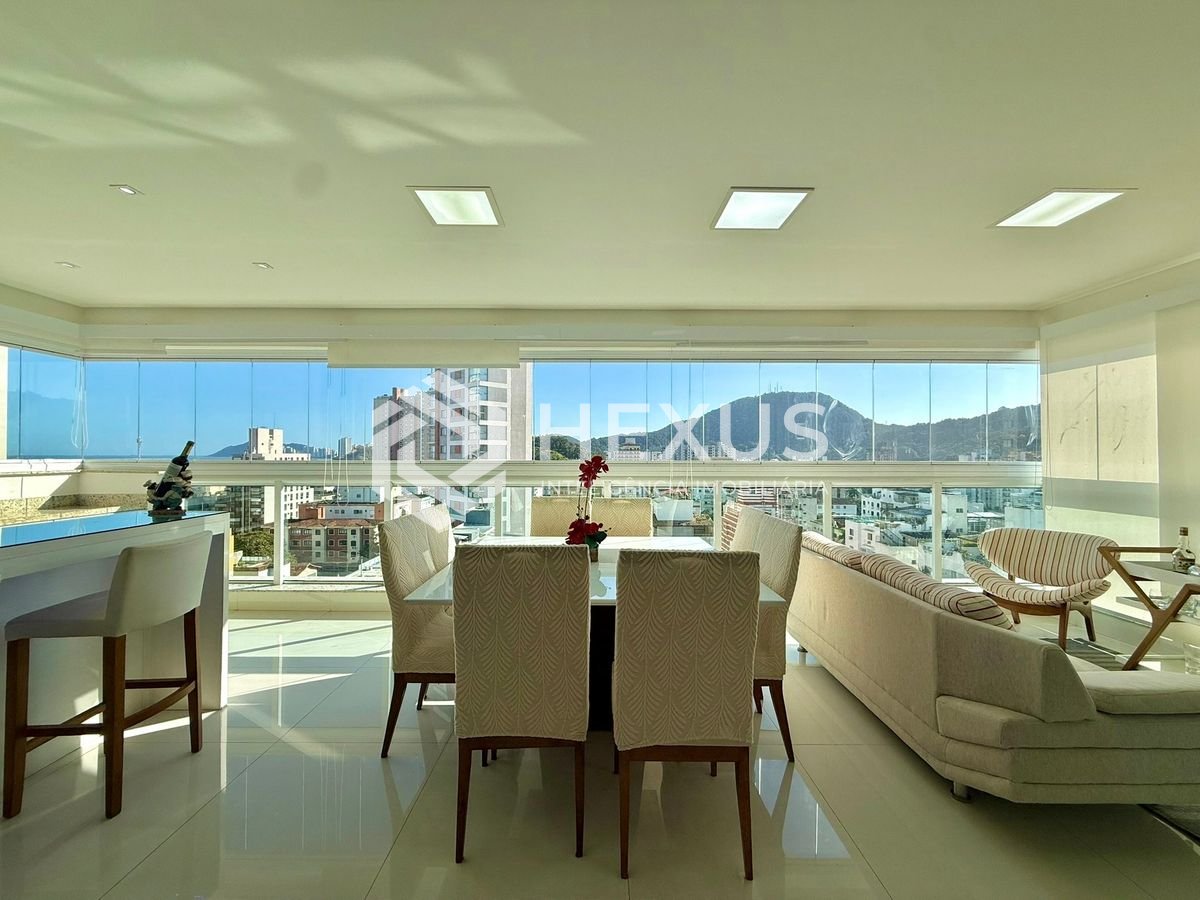 Foto 3 de Apartamento reformado com varanda gourmet vista mar e lazer a 350m da praia na região da Brunela na Enseada, Guarujá