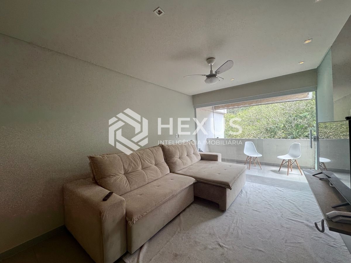Foto 4 de Apartamento reformado com varanda e lazer a 200m da praia na Enseada, Guarujá