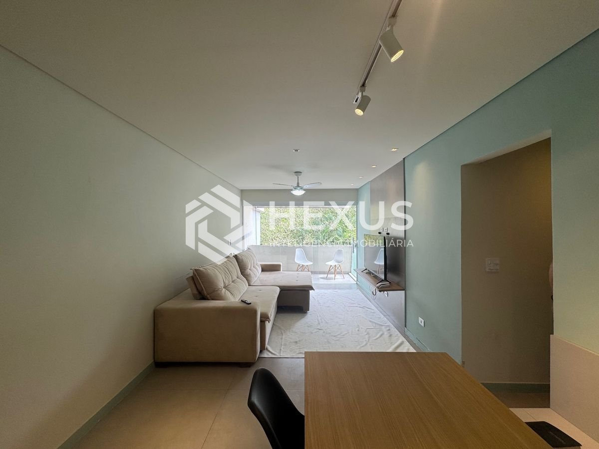Foto 3 de Apartamento reformado com varanda e lazer a 200m da praia na Enseada, Guarujá