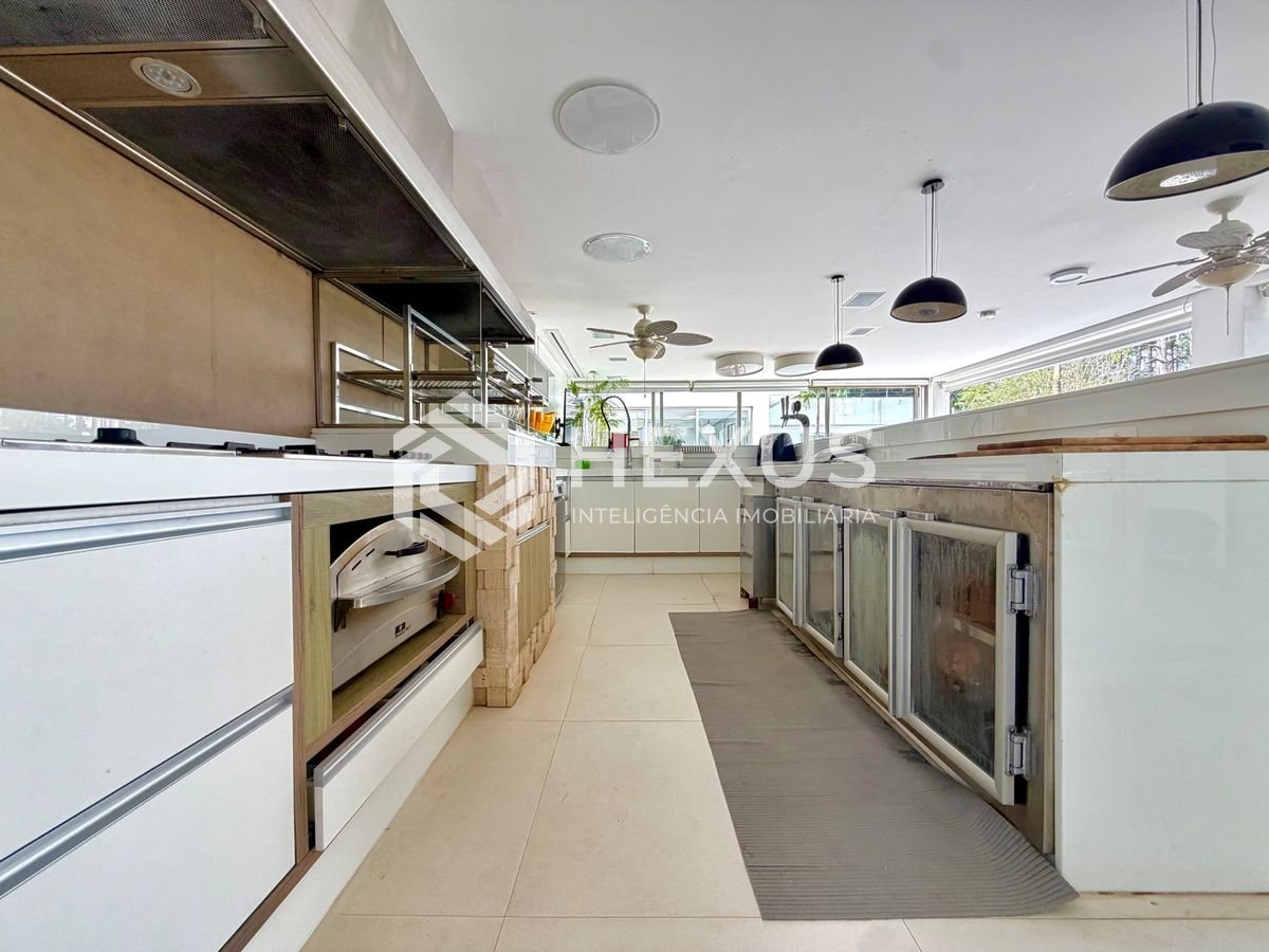 Foto 5 de Casa reformada com varanda piscina e área gourmet no Acapulco, Guarujá