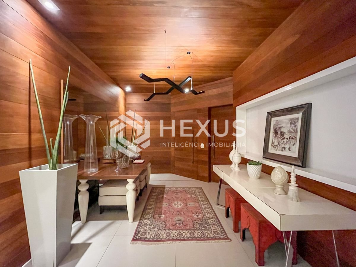 Foto 4 de Apartamento reformado com varanda e lazer a 2 quadras da praia nas Pitangueiras, Guarujá