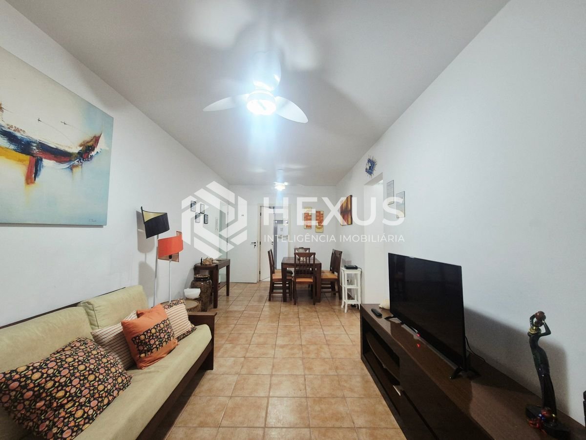 Foto 3 de Apartamento com varanda e lazer a 1 quadra da praia nas Pitangueiras, Guarujá