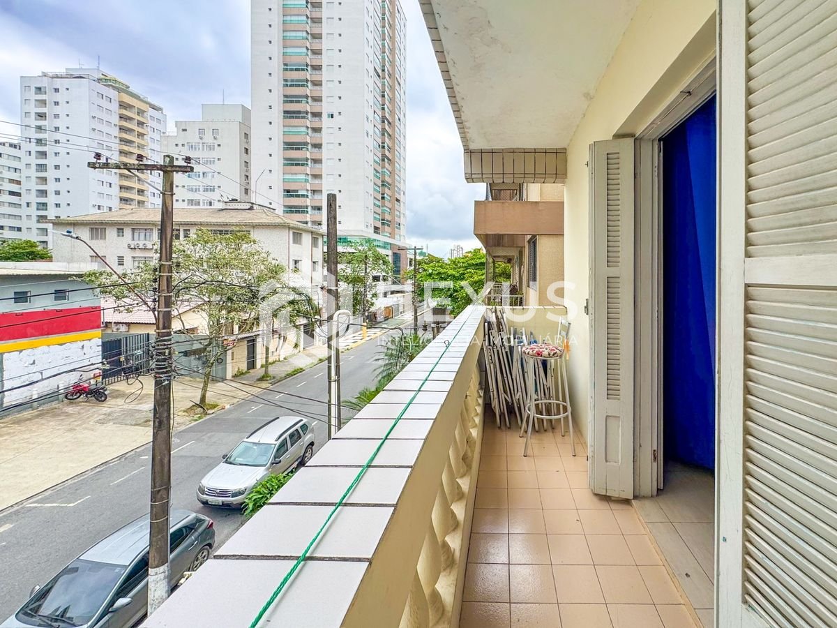 Apartamento com varanda na  praia das  Astúrias a venda, Guarujá-SP