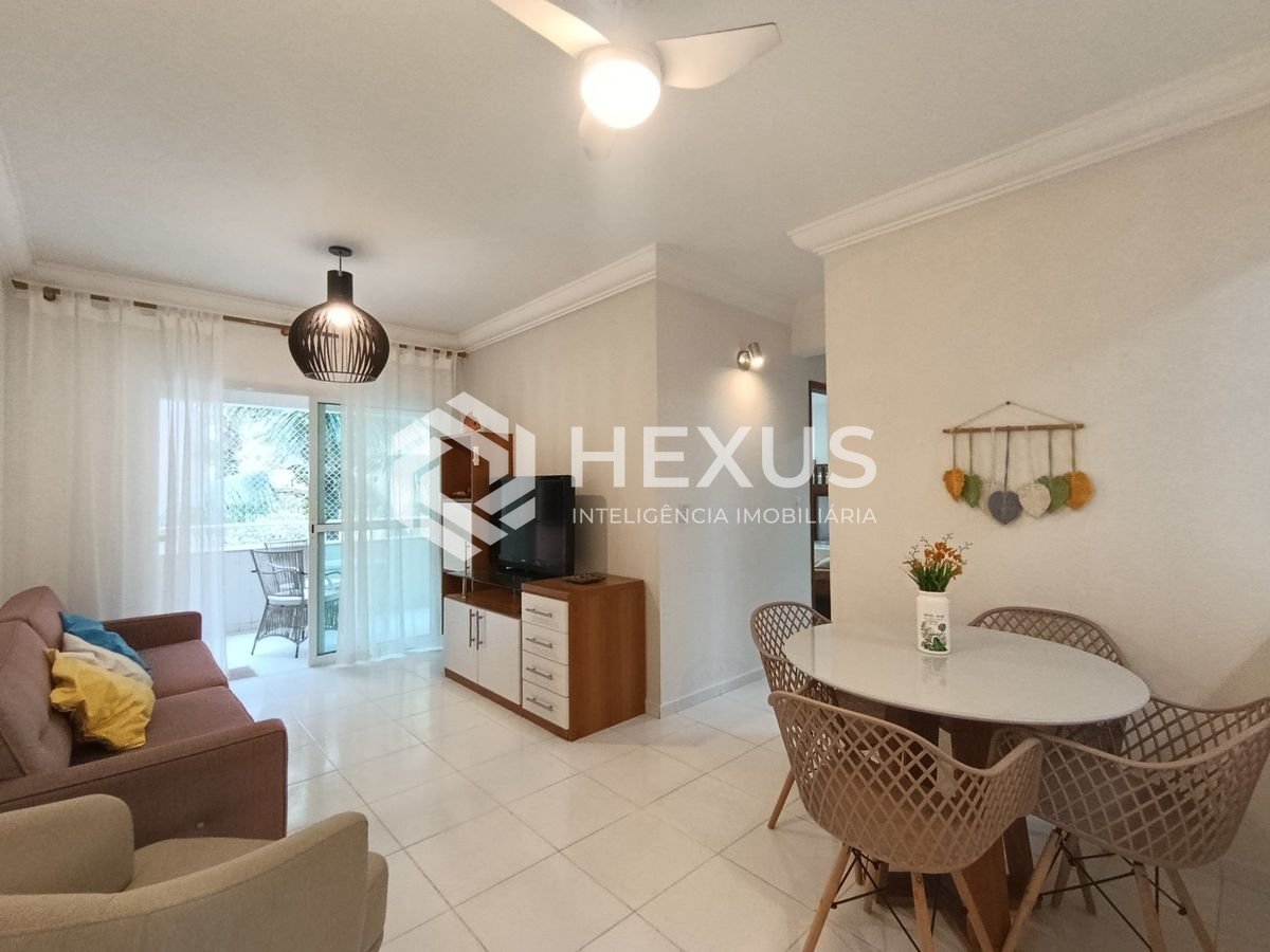 Foto 2 de Apartamento reformado com varanda e lazer a 400m da praia na Enseada, Guarujá