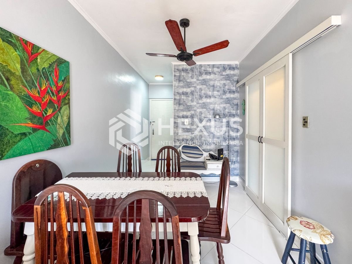 Foto 5 de Apartamento com varanda a 2 quadras da praia nas Pitangueiras, Guarujá