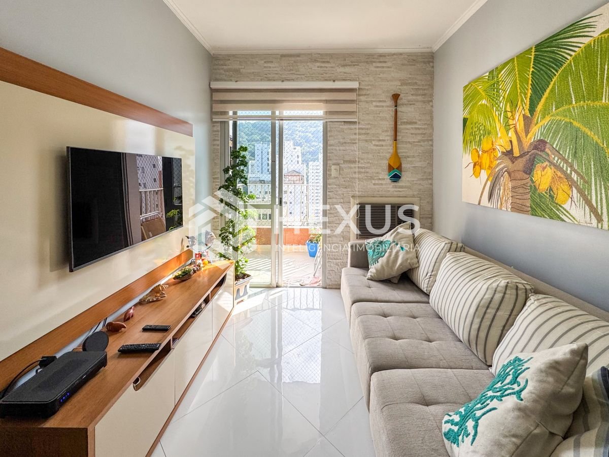 Foto 4 de Apartamento com varanda a 2 quadras da praia nas Pitangueiras, Guarujá