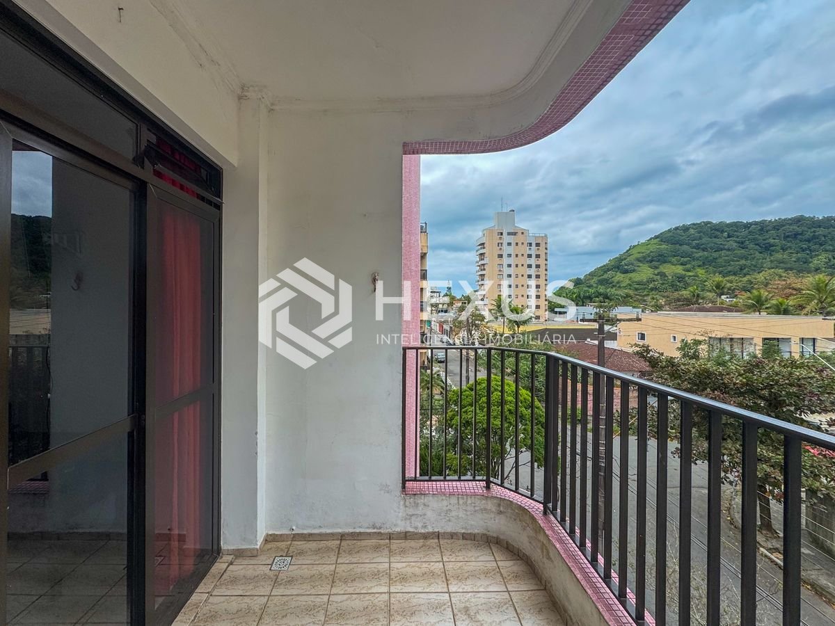 Foto 4 de Apartamento com varanda a 300m da praia no Tombo, Guarujá