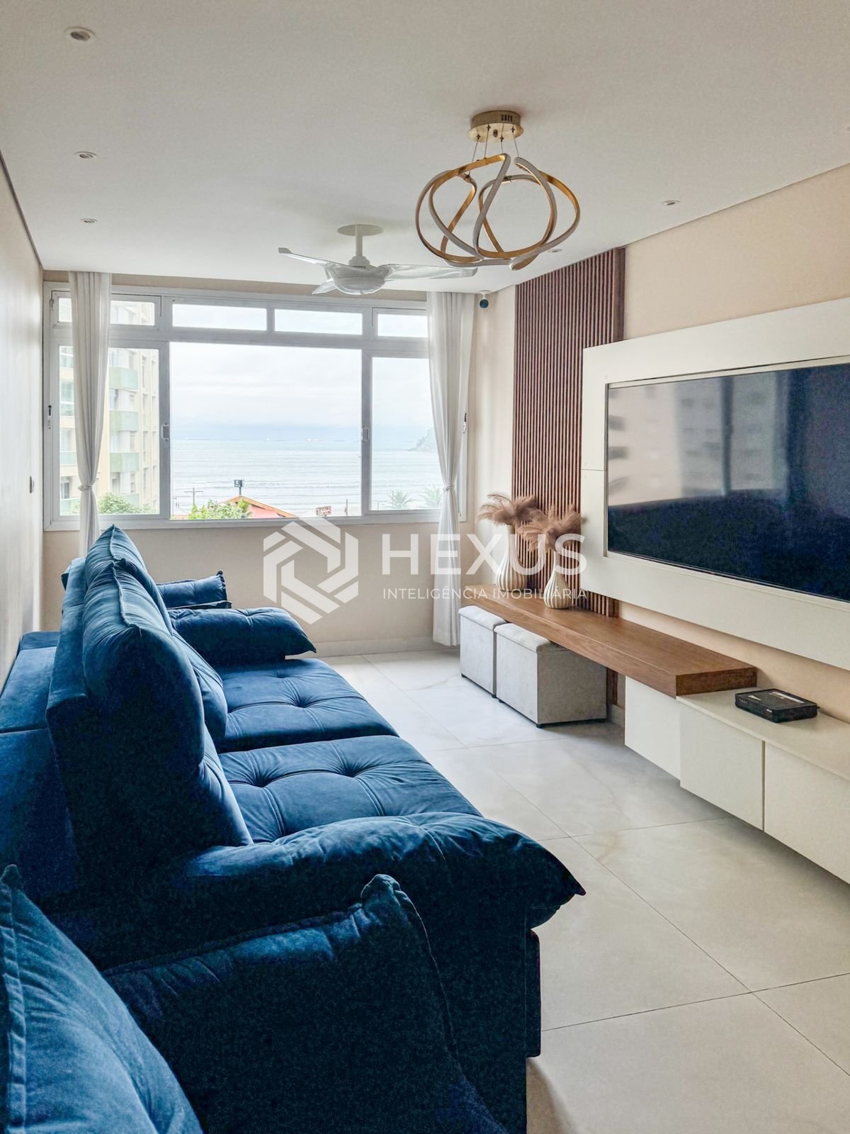 Foto 2 de Apartamento beira mar com vista mar nas Pitangueiras, Guarujá
