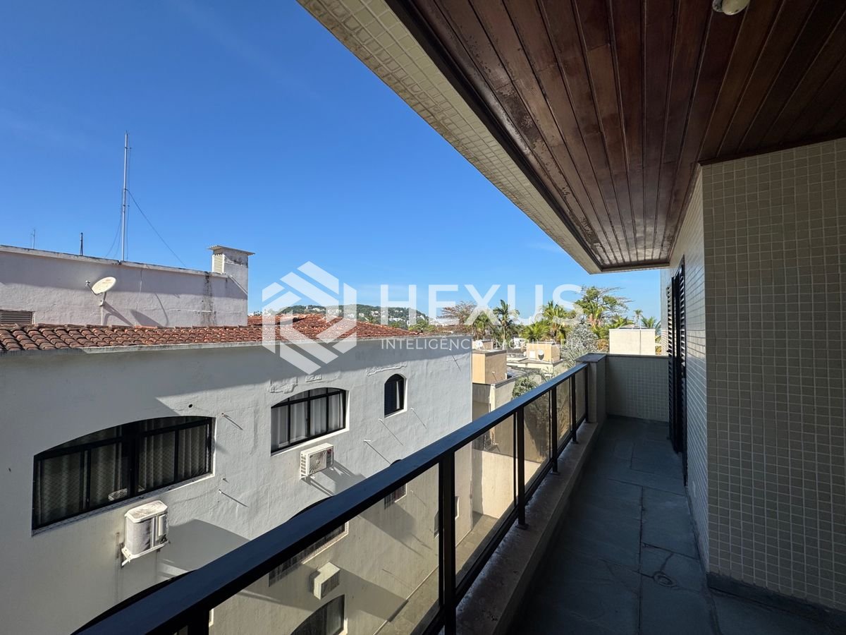 Foto 3 de Apartamento com varanda e lazer a 300m da praia na região do Tortugas na Enseada, Guarujá