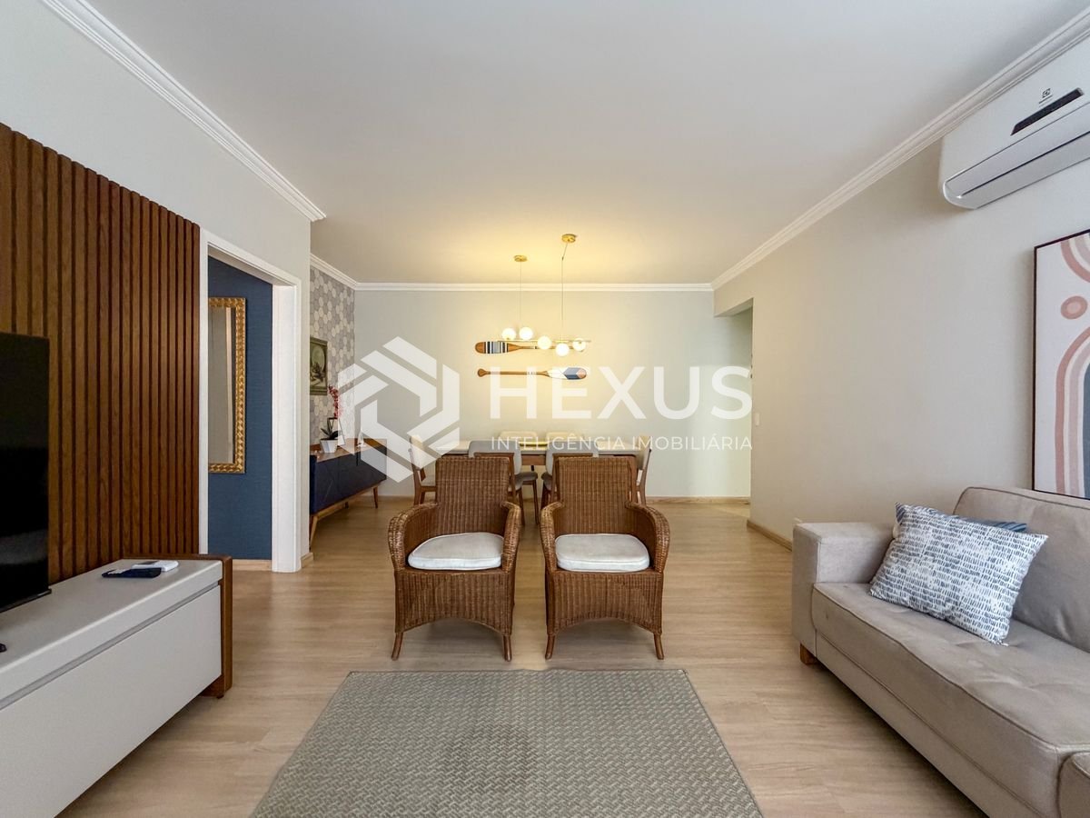 Foto 3 de Apartamento reformado a 2 quadras da praia nas Pitangueiras, Guarujá