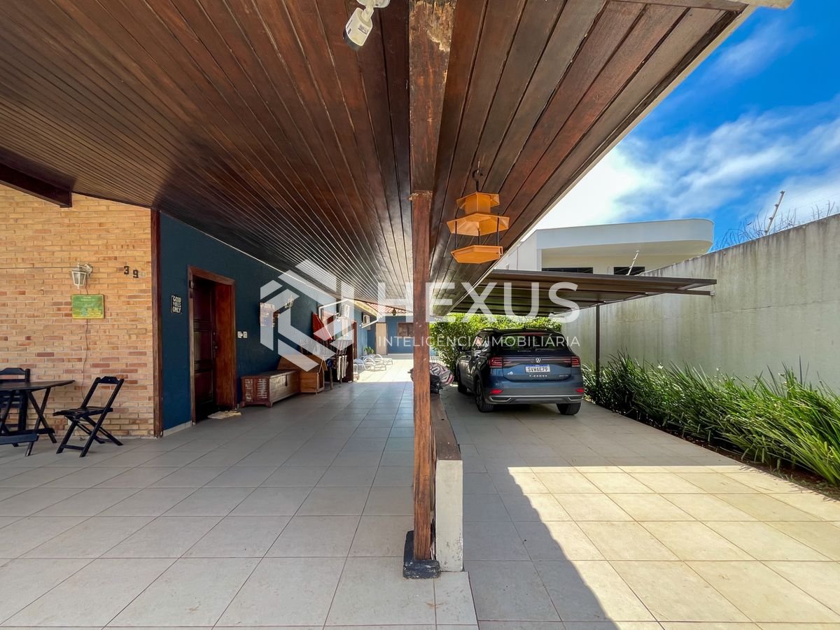 Foto 4 de Casa com varanda piscina e área gourmet a 1 quadra da praia na Enseada, Guarujá