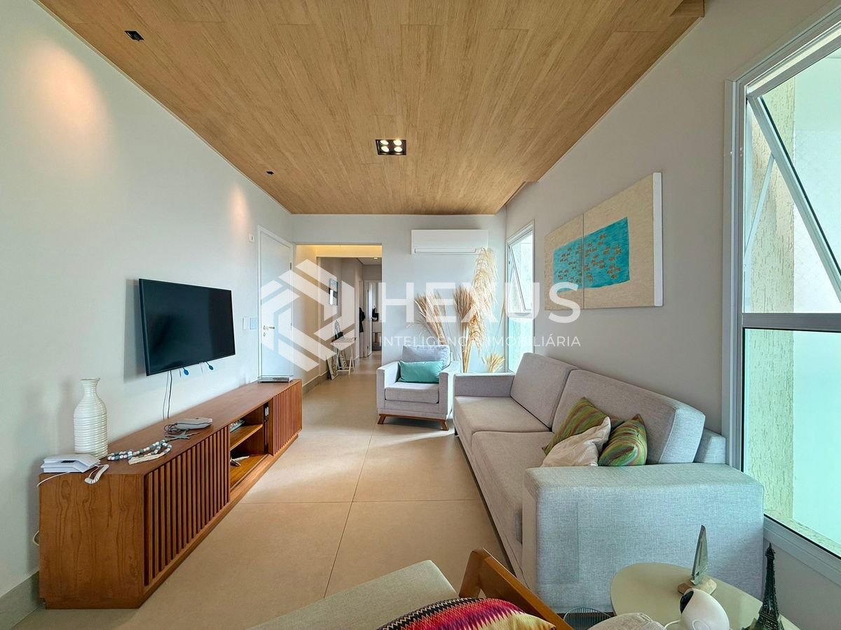 Foto 5 de Apartamento reformado com varanda gourmet vista mar e lazer a 250m da praia na Enseada, Guarujá