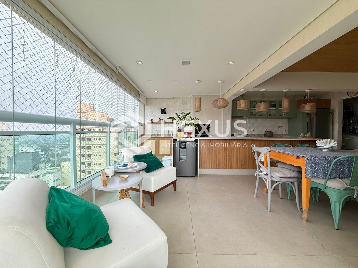 Foto 2 de Apartamento reformado com varanda gourmet vista mar e lazer a 250m da praia na Enseada, Guarujá