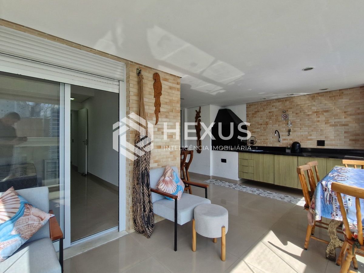 Foto 3 de Apartamento reformado frente mar com varanda gourmet vista mar e lazer no Jardim Astúrias, Guarujá